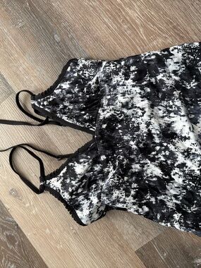 Athleta Black and White Patterned Bikini Top